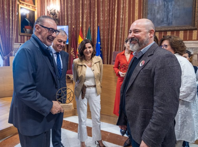 carlos-herrera-premio-embajador-mercados-plazas-abasto
